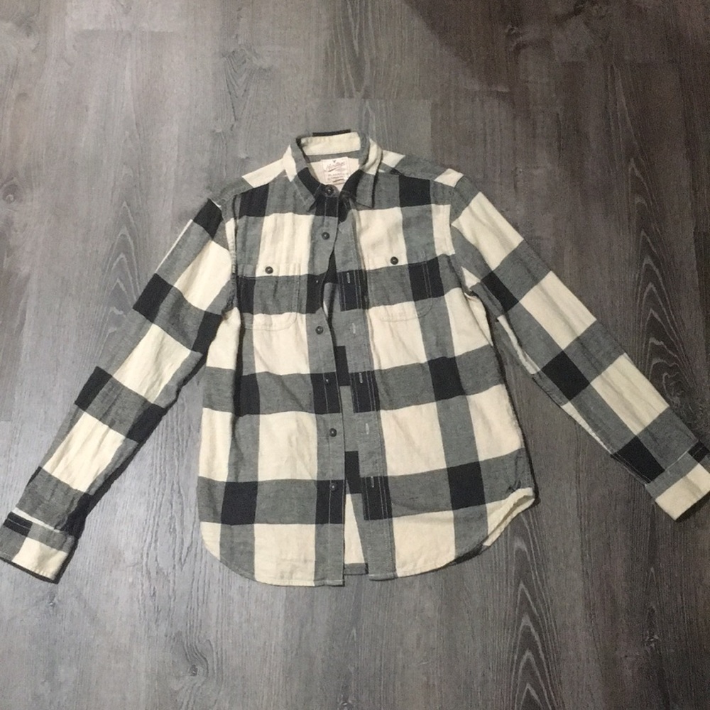 AE black and cream flannel